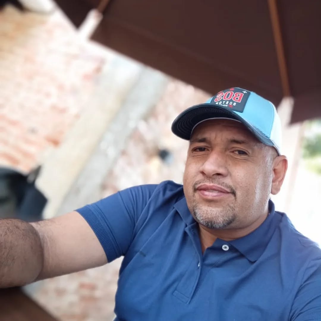 Andrés V.